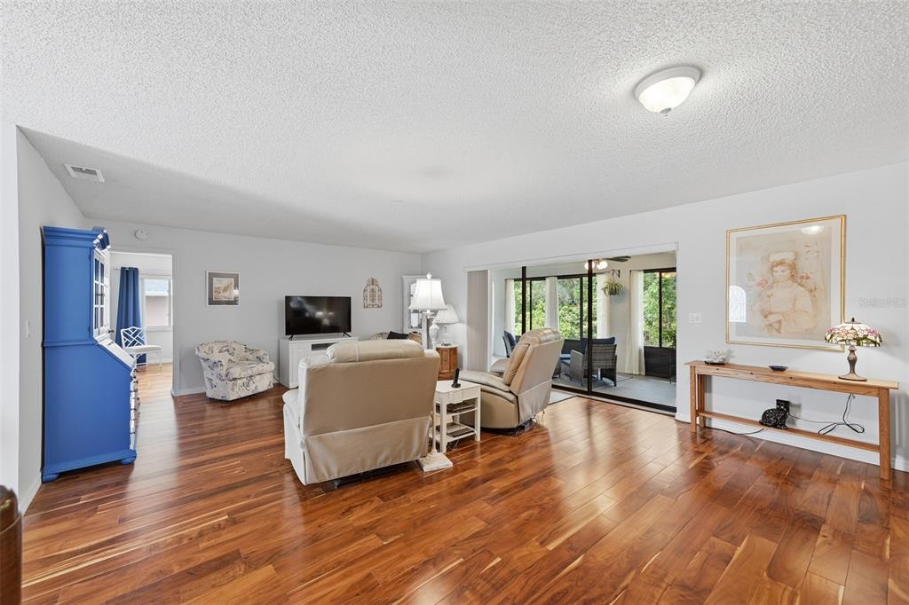 GREAT ROOM WITH VIEW OF THE WOODS.