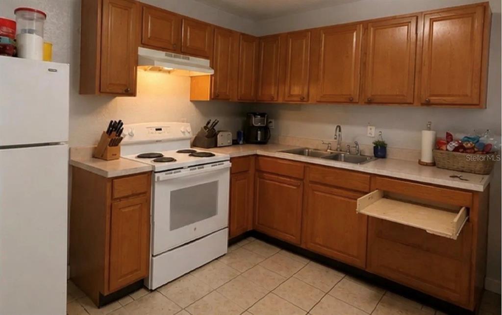 Property for sale at 107 LAKE ELIZABETH DRIVE UNIT B, WINTER HAVEN, FL, 33884