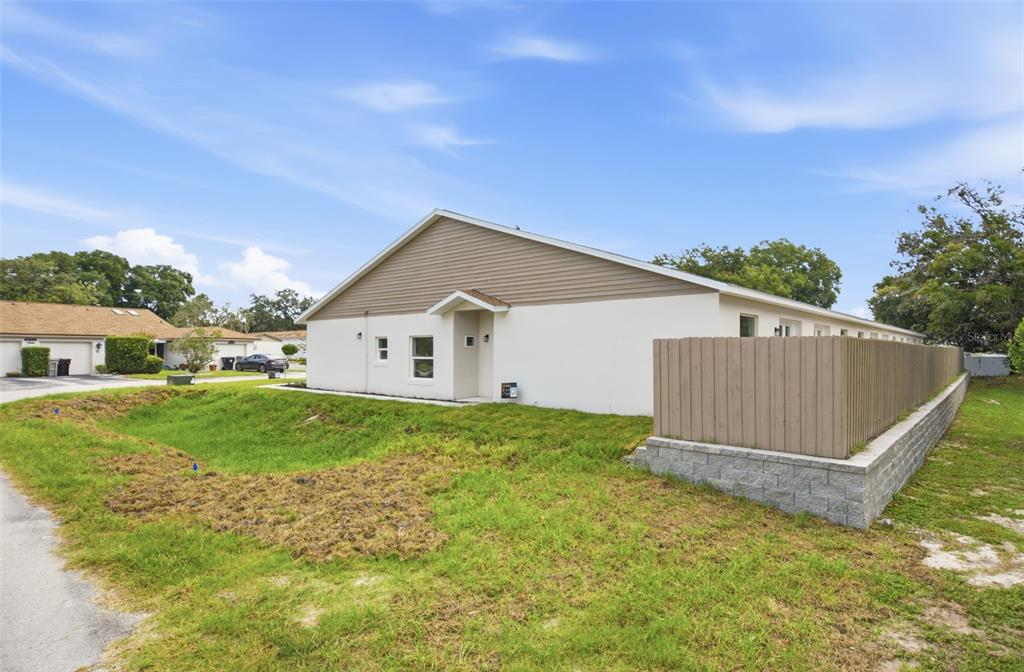Property for sale at 1411 OAK PL UNIT F, APOPKA, FL, 32712