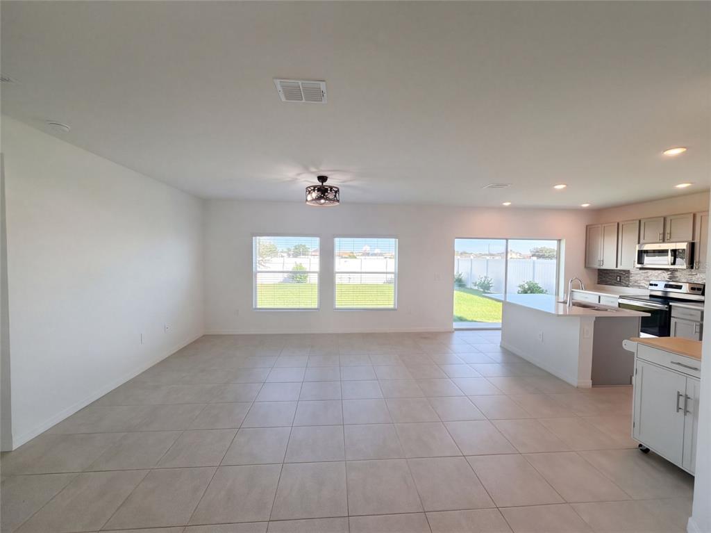 Property for sale at 124 CITRINE LOOP, KISSIMMEE, FL, 34758