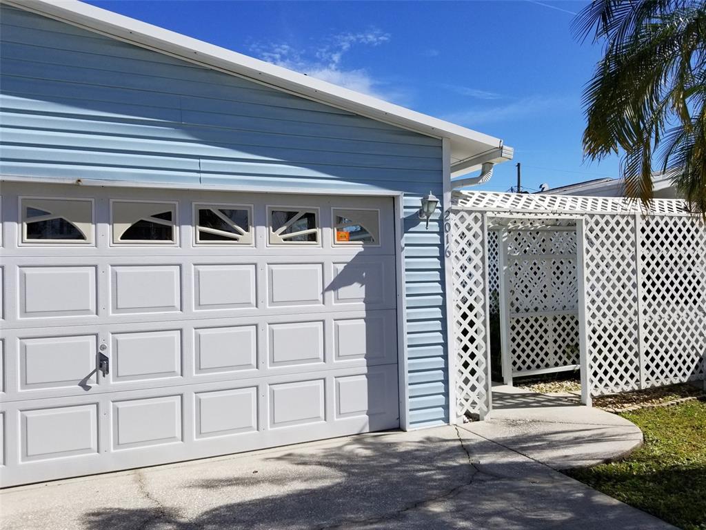 Property for sale at 2016 LAKE LINDA CIRCLE, LUTZ, FL, 33558