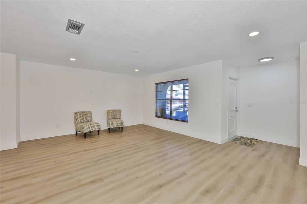 Large living room with plenty of ways to decorate