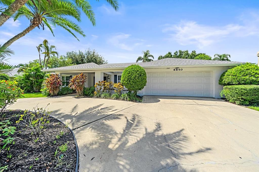 Property for sale at 6840 COUNTRY LAKES CIRCLE, SARASOTA, FL, 34243