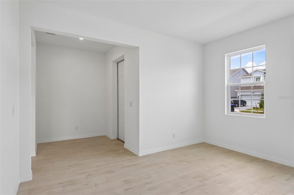Living Room / Flex Space