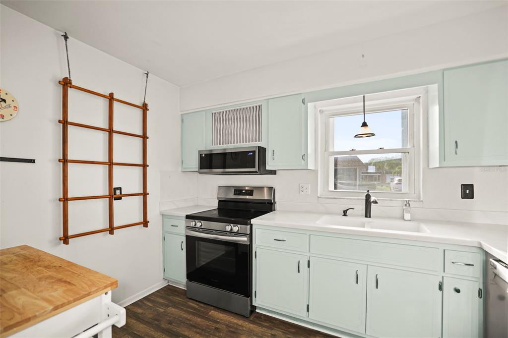 Property for sale at 180 SKY LOCH DRIVE W, DUNEDIN, FL, 34698