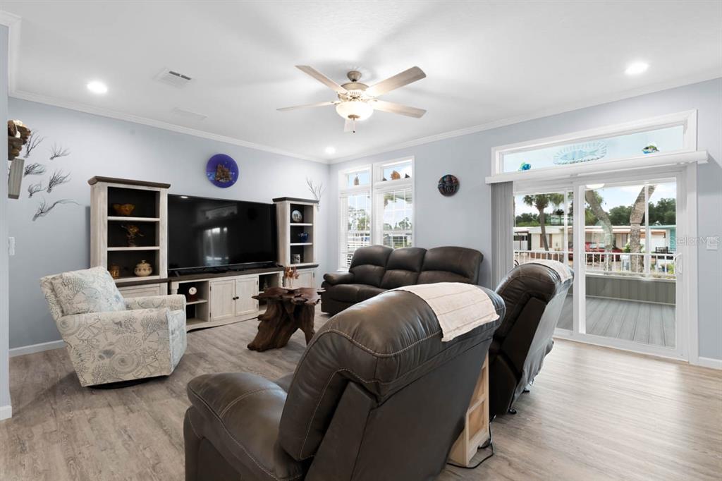 Property for sale at 102 E SAINT LUCIA LOOP, APOLLO BEACH, FL, 33572