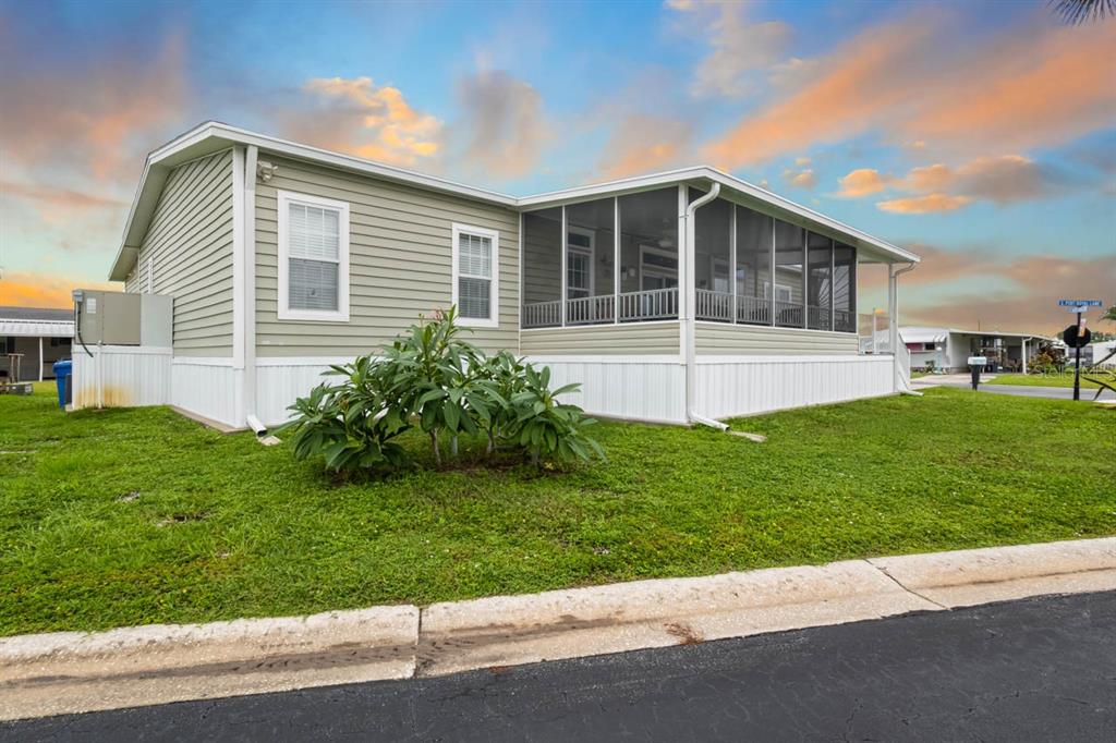 Property for sale at 102 E SAINT LUCIA LOOP, APOLLO BEACH, FL, 33572