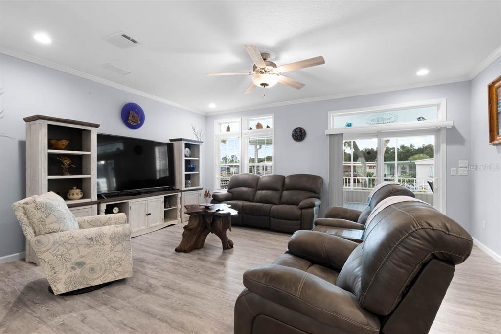 Property for sale at 102 E SAINT LUCIA LOOP, APOLLO BEACH, FL, 33572