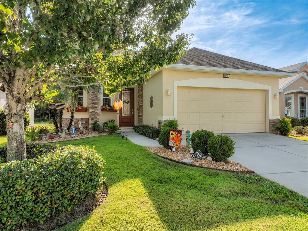 Property for sale at 8290 BRIDGEPORT BAY, MOUNT DORA, FL, 32757