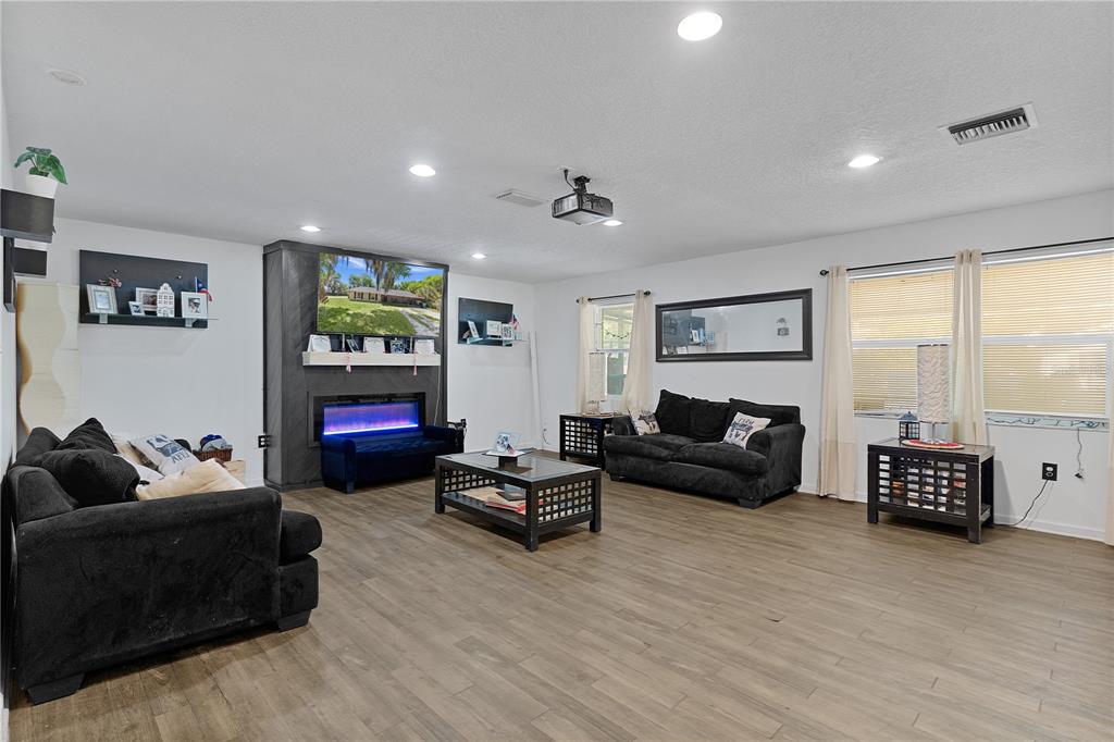 Property for sale at 1124 N GRANT AVENUE, MOUNT DORA, FL, 32757