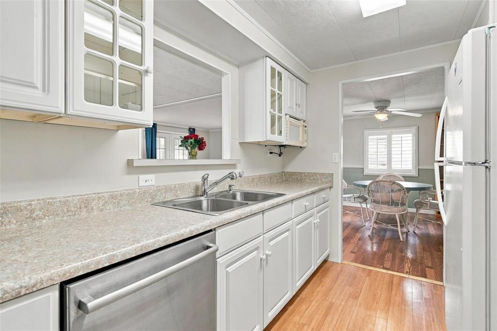 Property for sale at 33 COCOS PLUMOSA DRIVE, EUSTIS, FL, 32726