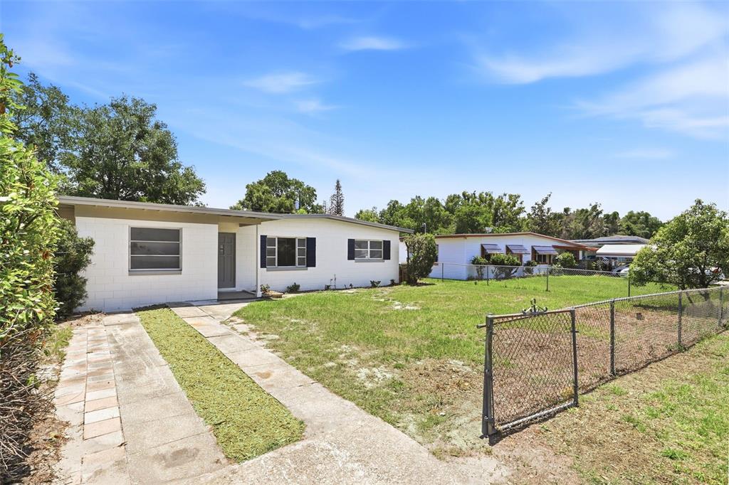 Property for sale at 1300 MORNINGSIDE STREET, MOUNT DORA, FL, 32757