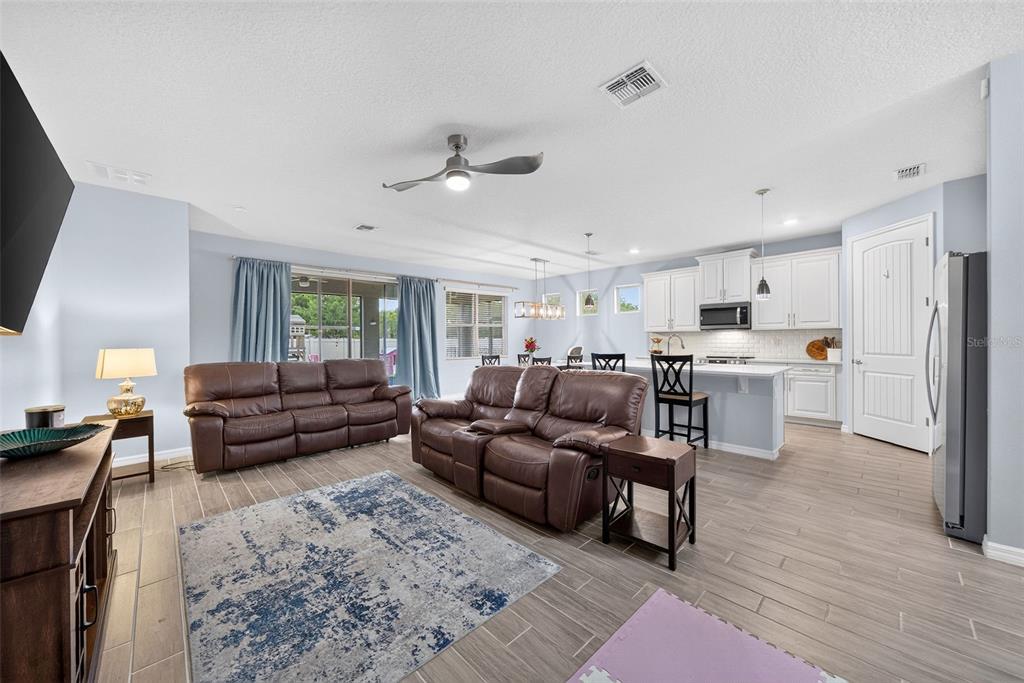 Living Room20'x13'