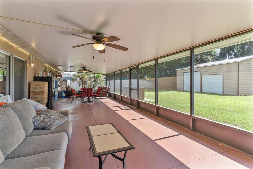 Large screened enclosed lanai