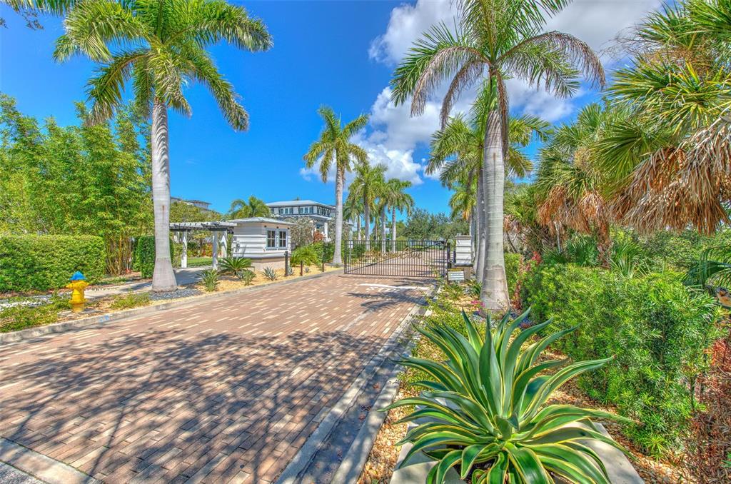 Property for sale at 911 SEAGRAPE DRIVE, RUSKIN, FL, 33570