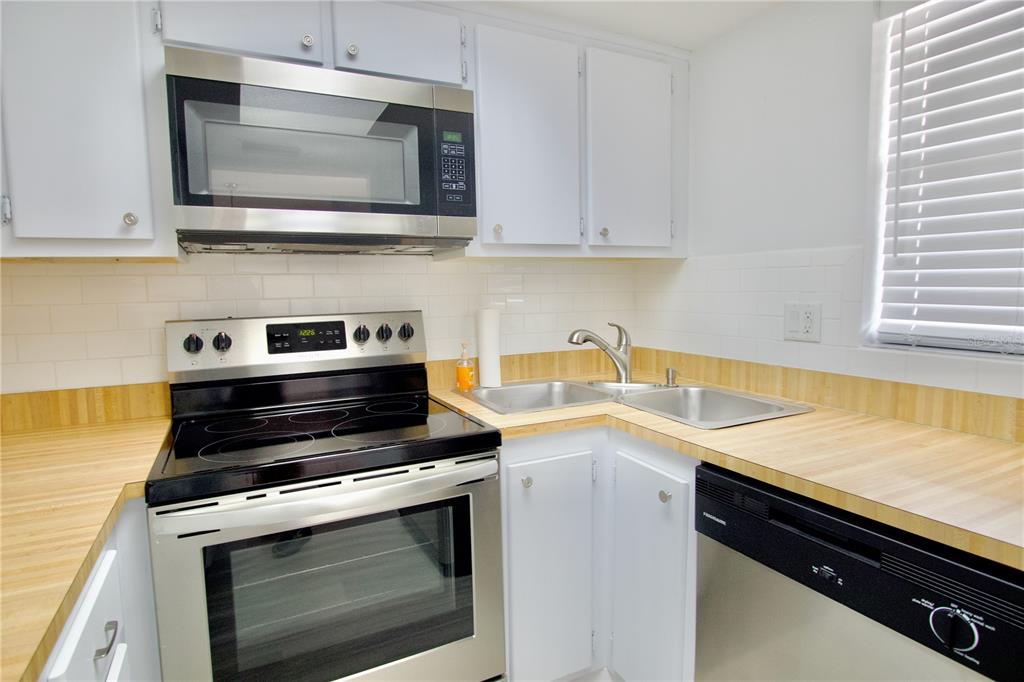 Property for sale at 5135 GEMSTONE DRIVE UNIT 202, NEW PORT RICHEY, FL, 34652