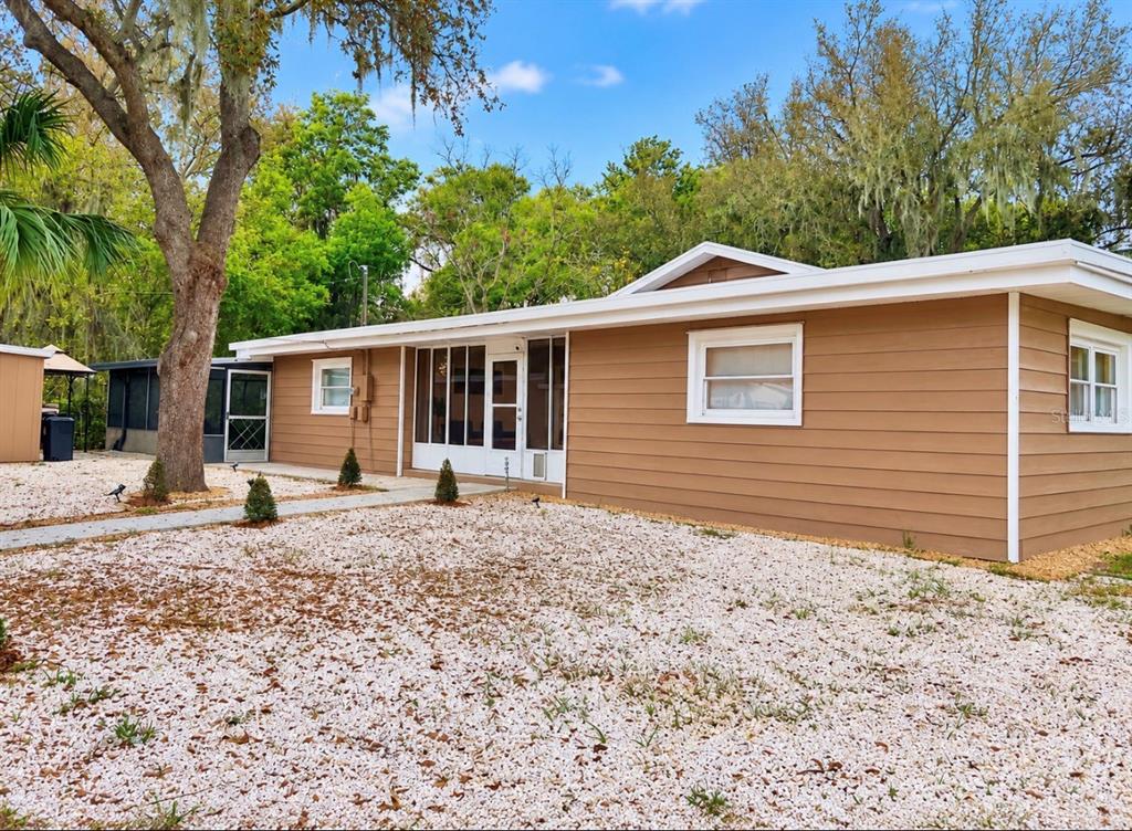 Property for sale at 896 CR 485A, LAKE PANASOFFKEE, FL, 33538