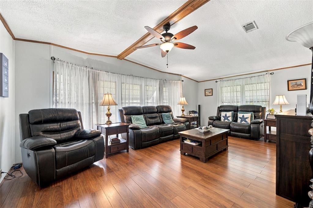 Property for sale at 133 S SAINT THOMAS CIRCLE, APOLLO BEACH, FL, 33572