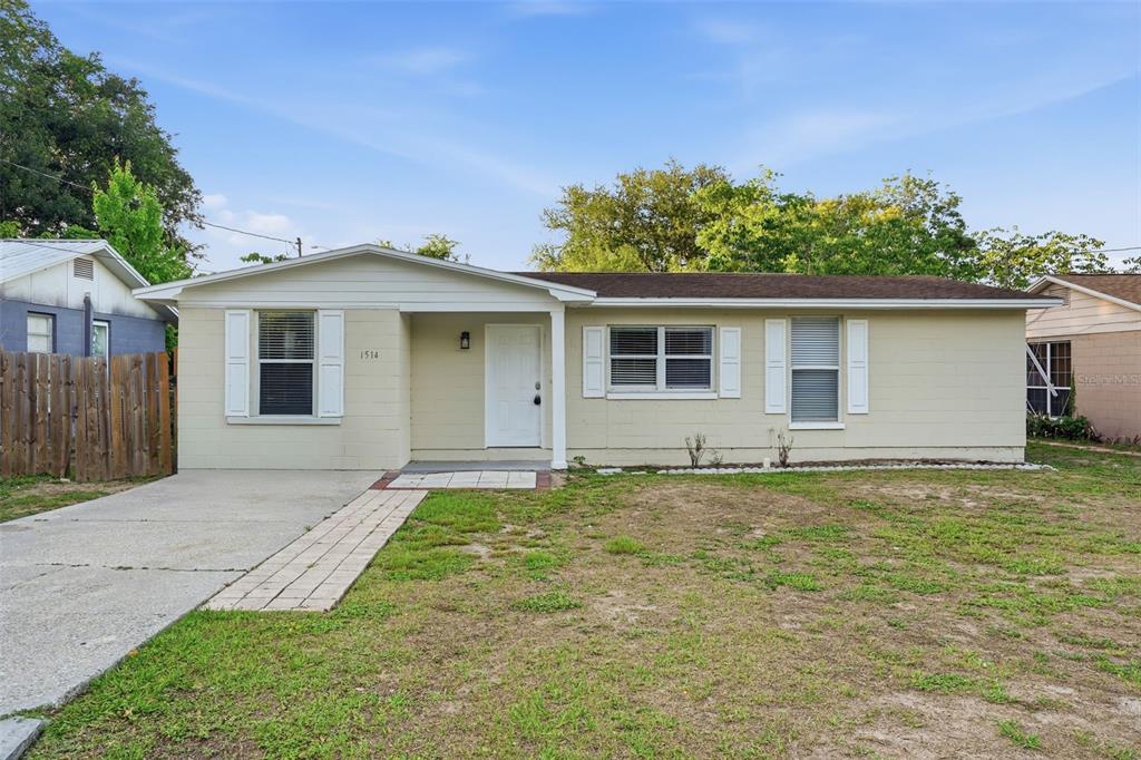 Property for sale at 1514 CREST AVENUE, LEESBURG, FL, 34748