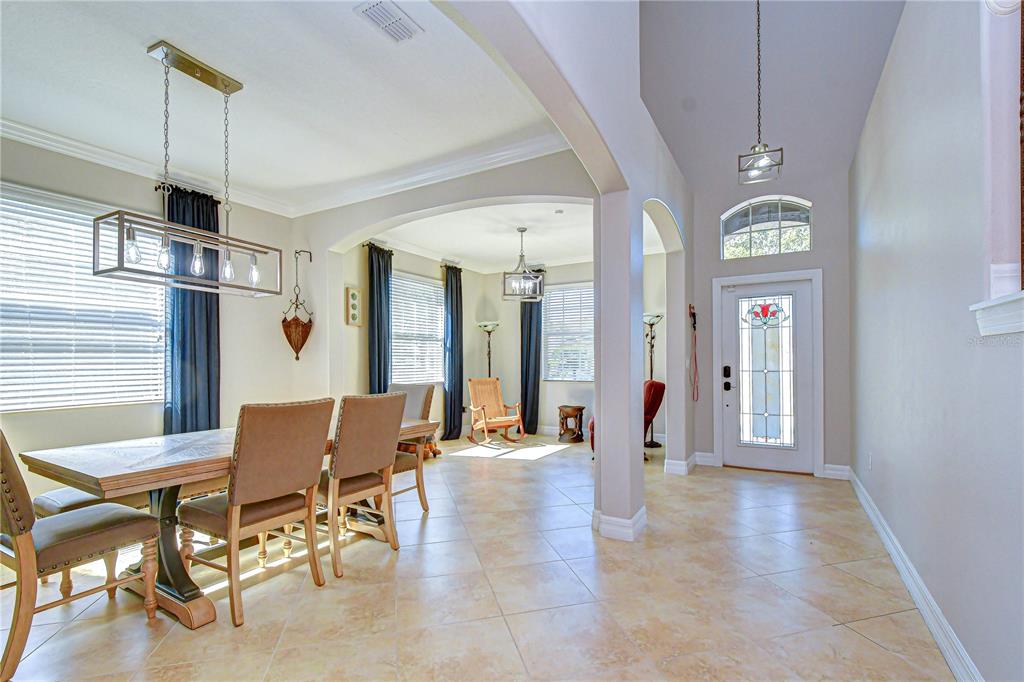 Bright entry way!