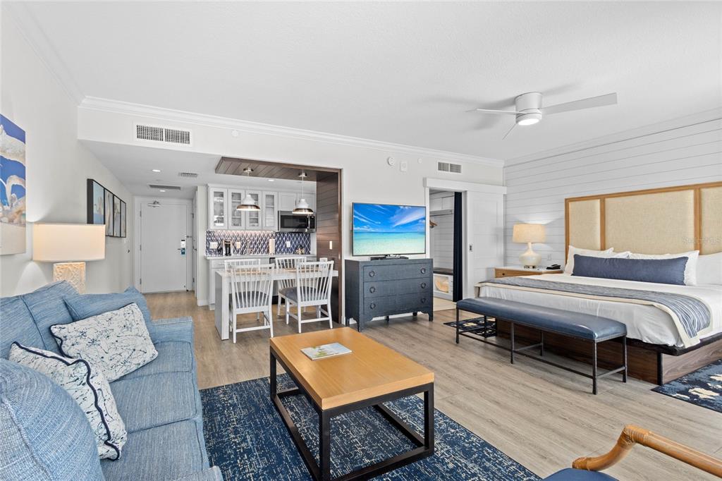 Property for sale at 250 SANDS POINT ROAD UNIT 5106, LONGBOAT KEY, FL, 34228