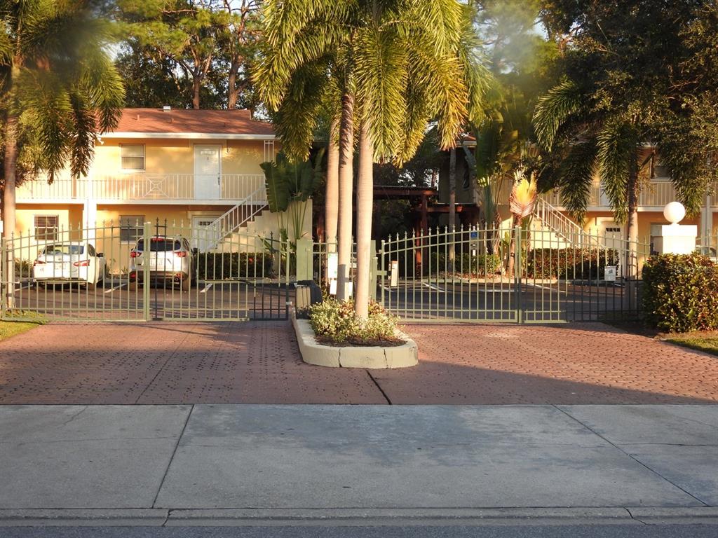Property for sale at 972 LA COSTA CIRCLE UNIT 8, SARASOTA, FL, 34237