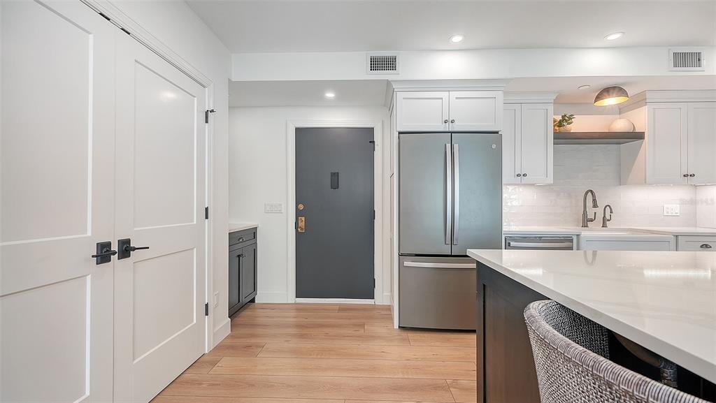Property for sale at 1102 BENJAMIN FRANKLIN DRIVE UNIT 810, SARASOTA, FL, 34236