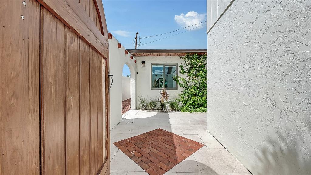 Property for sale at 556 N WASHINGTON DRIVE, SARASOTA, FL, 34236