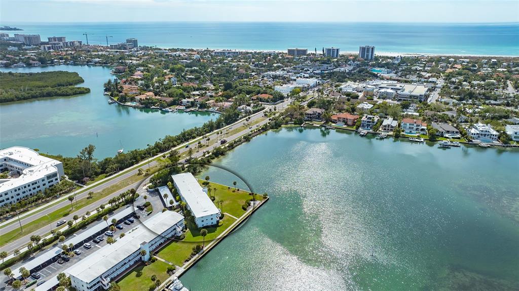 Short walk to St. Armands Circle