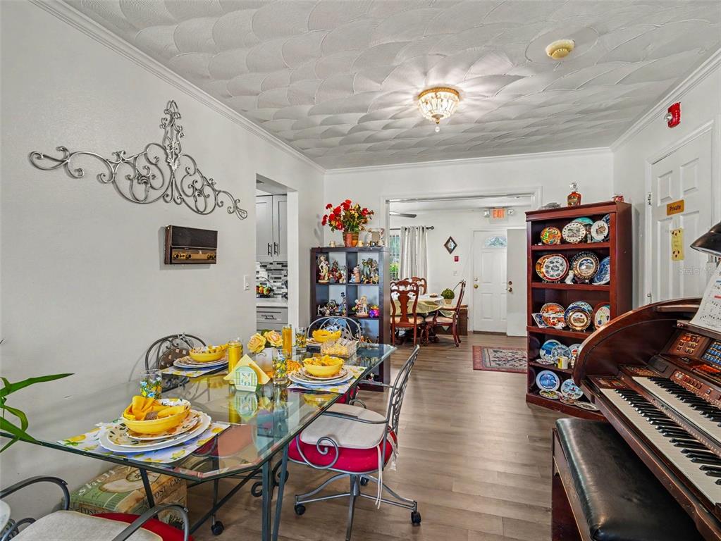 Breakfast Eating Area