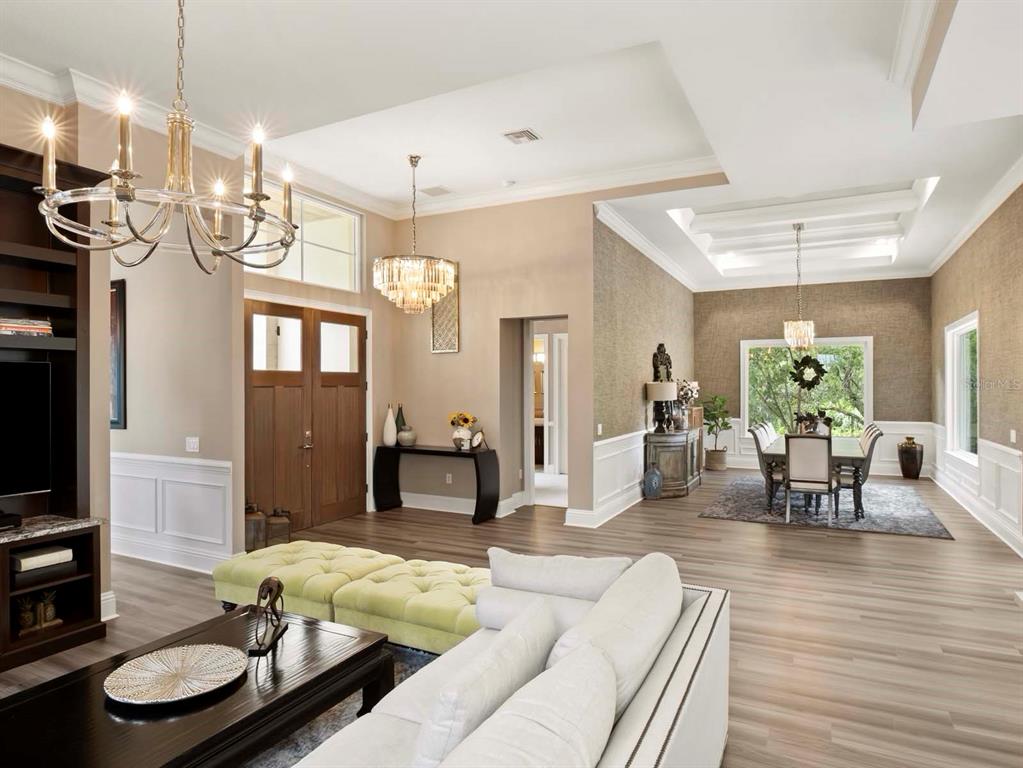Foyer & Dining