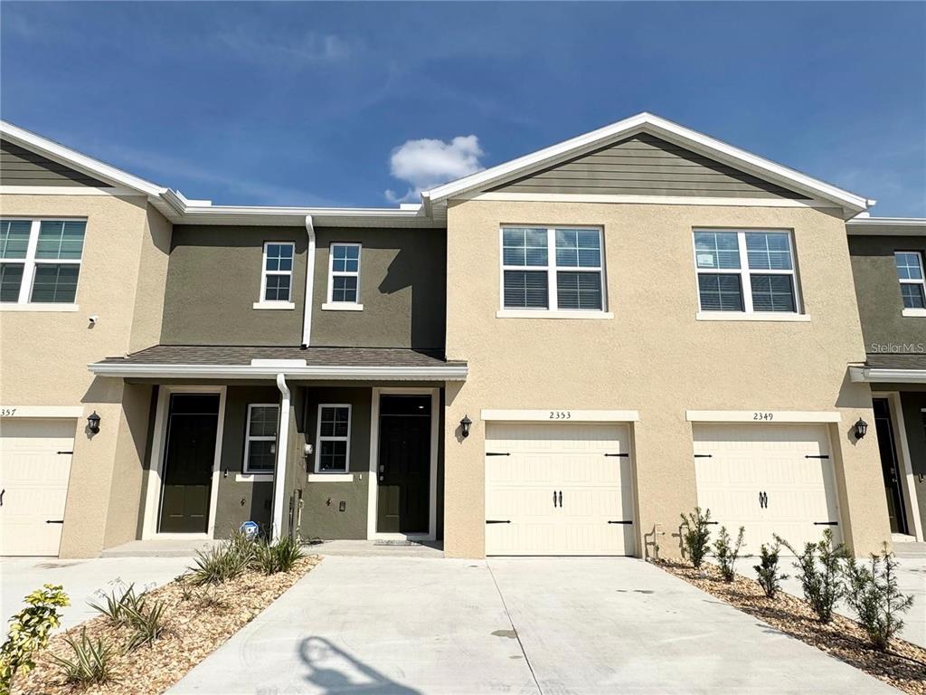 Front view of property.