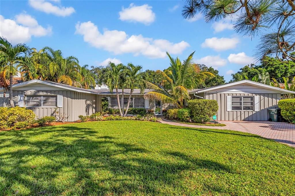 Property for sale at 1605 N LAKE SHORE DRIVE, SARASOTA, FL, 34231