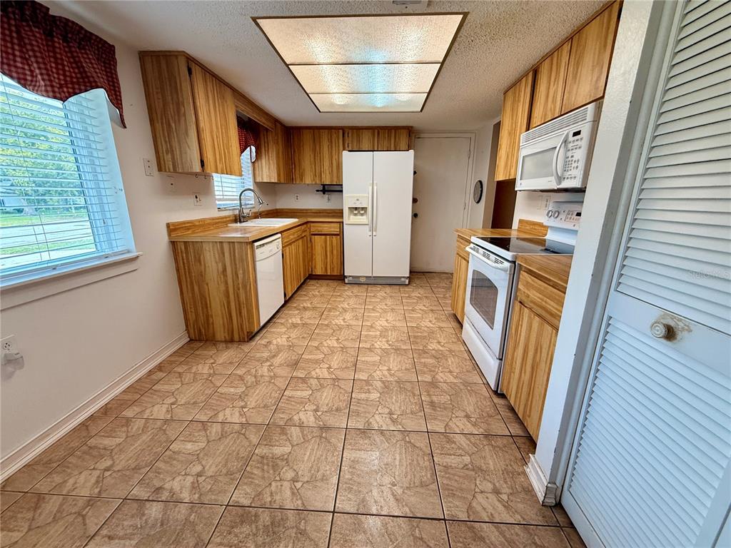 Open Eat in kitchen
