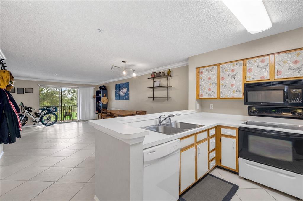 Property for sale at 2400 FEATHER SOUND DRIVE UNIT 425, CLEARWATER, FL, 33762