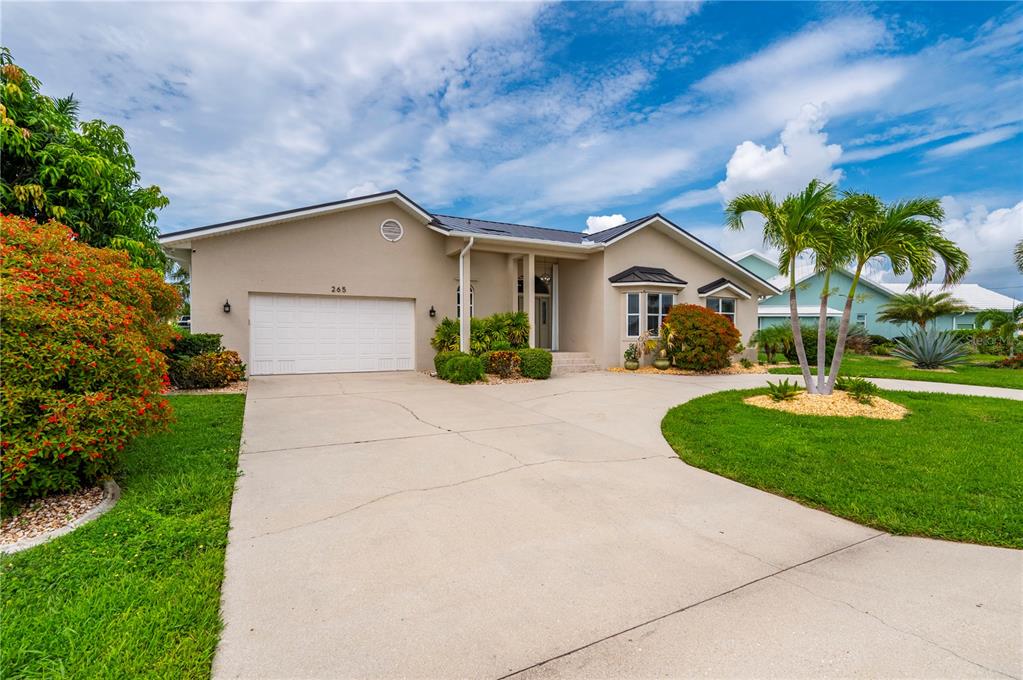 Oversized garage, circle drive