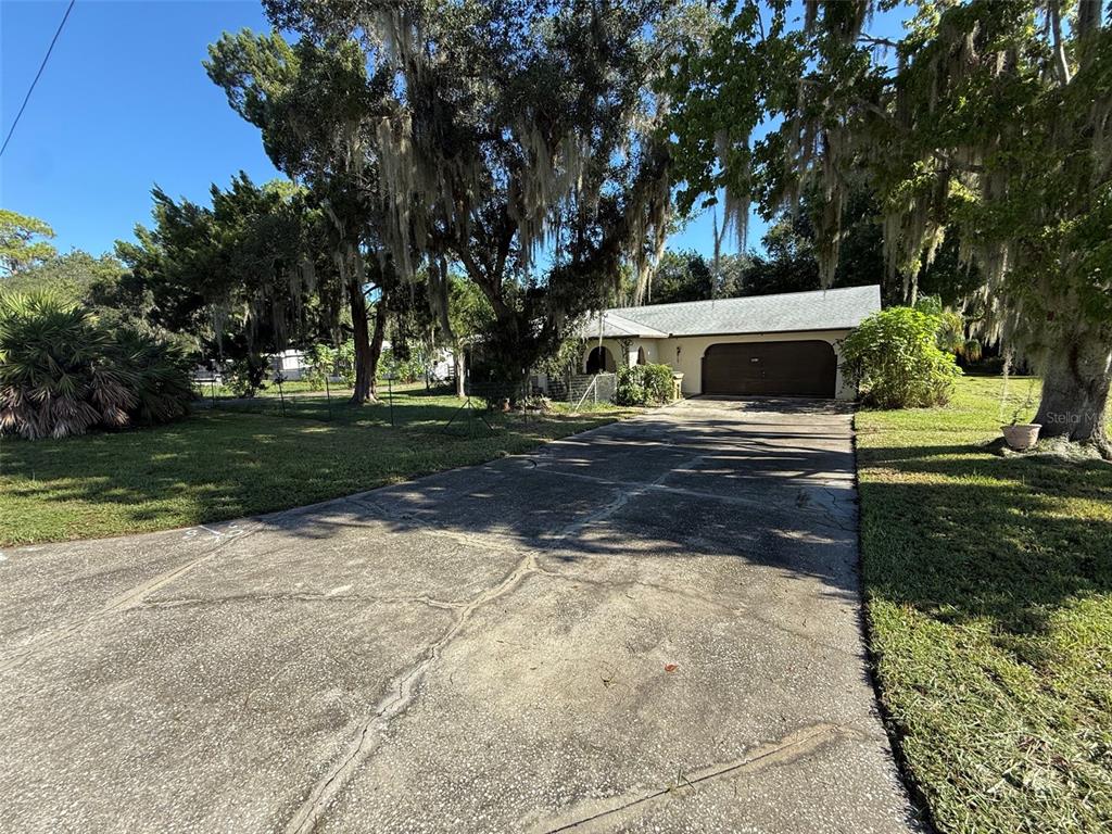 Property for sale at 11813 OCKLAWAHA DRIVE, LEESBURG, FL, 34788