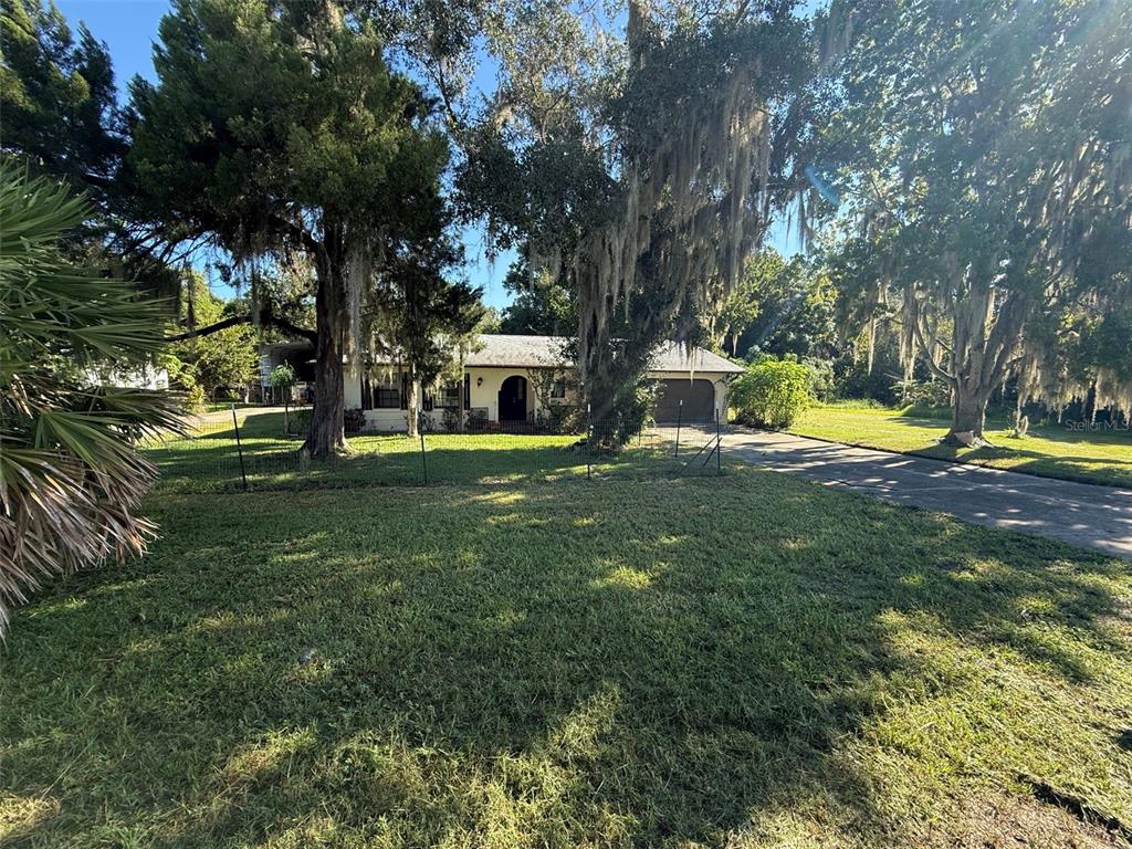 Property for sale at 11813 OCKLAWAHA DRIVE, LEESBURG, FL, 34788