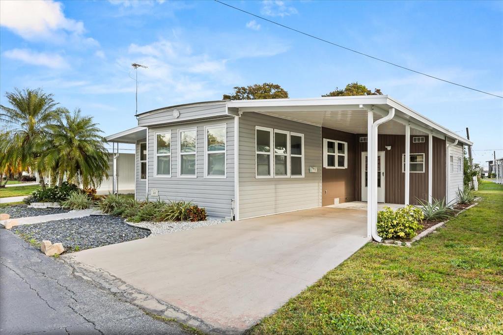 Property for sale at 465 MARINA LANE, TAVARES, FL, 32778