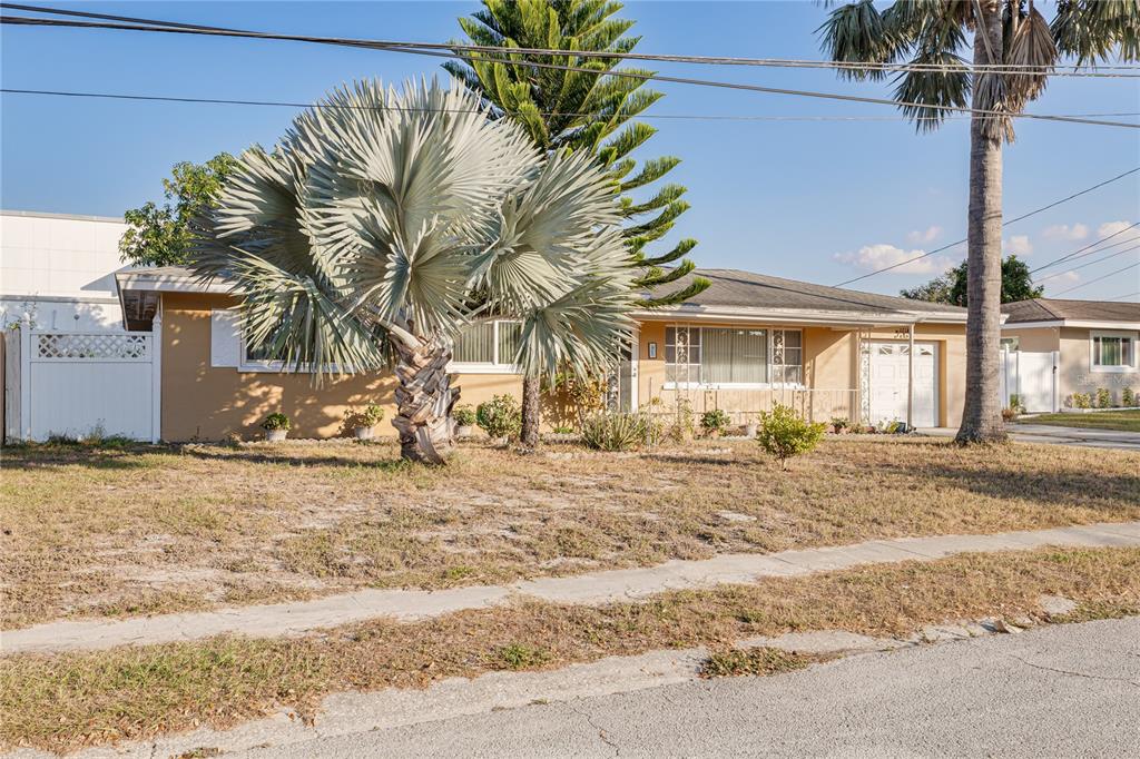 Property for sale at 1715 S JEFFERSON AVENUE, LARGO, FL, 33770