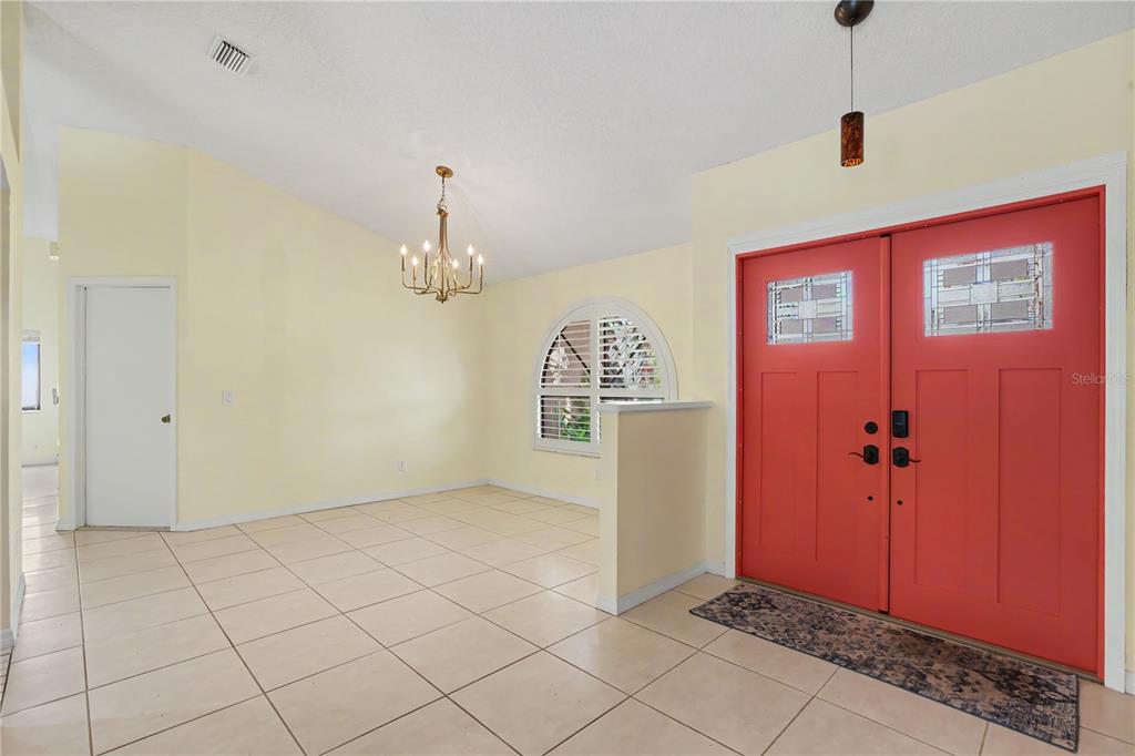 Foyer/Dining room