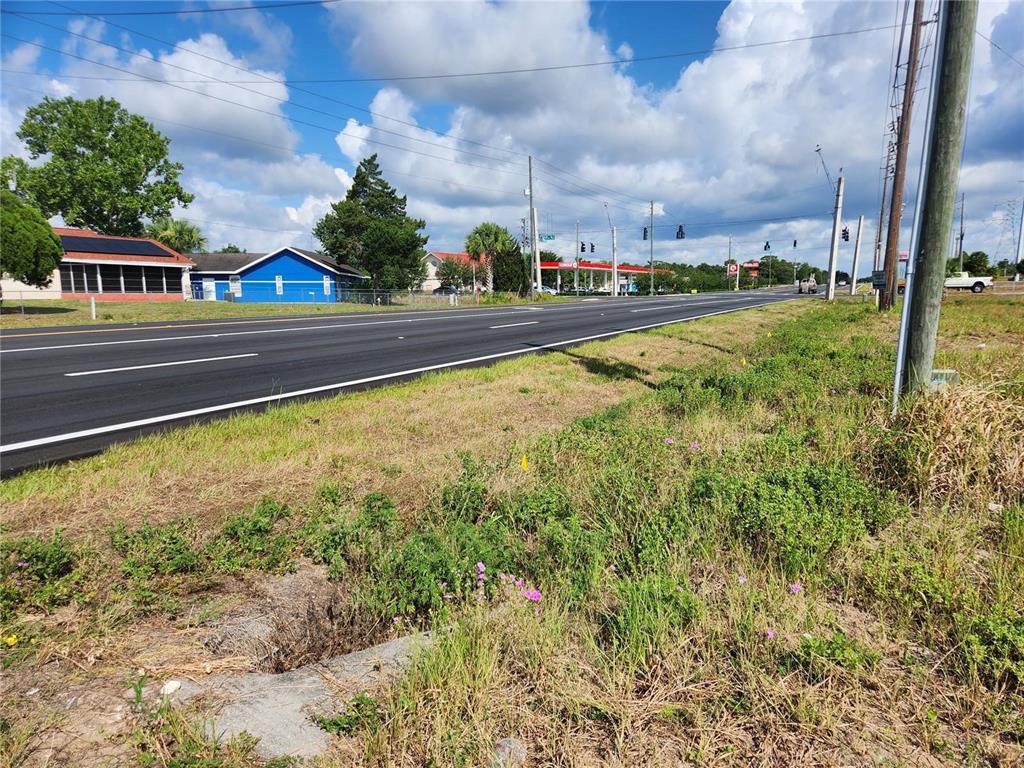 View of frontage on Maricamp Rd