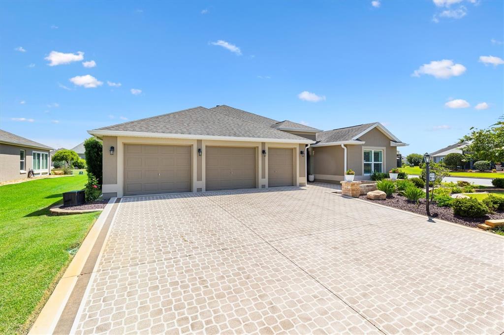 Property for sale at 728 CONGAREE LOOP, THE VILLAGES, FL, 32163