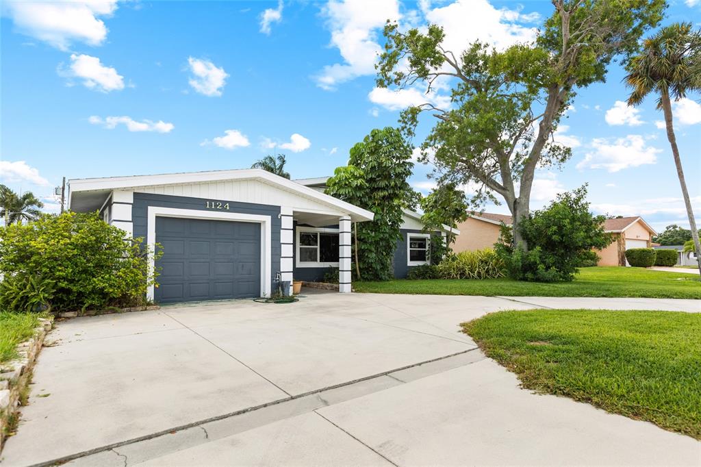Property for sale at 1124 40TH AVENUE NE, ST PETERSBURG, FL, 33703