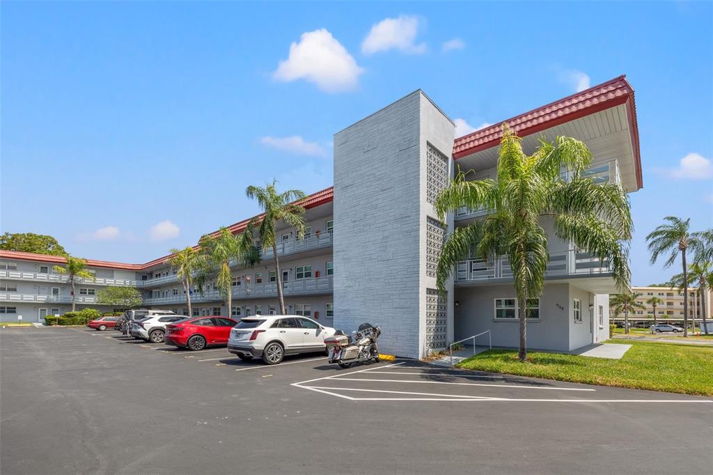 Property for sale at 5660 80TH STREET N UNIT A208, ST PETERSBURG, FL, 33709