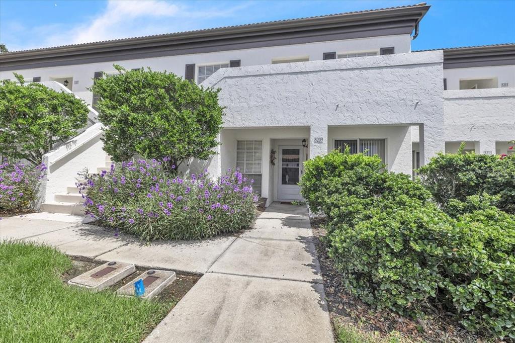 Property for sale at 5209 WEDGEWOOD LANE UNIT 17, SARASOTA, FL, 34235