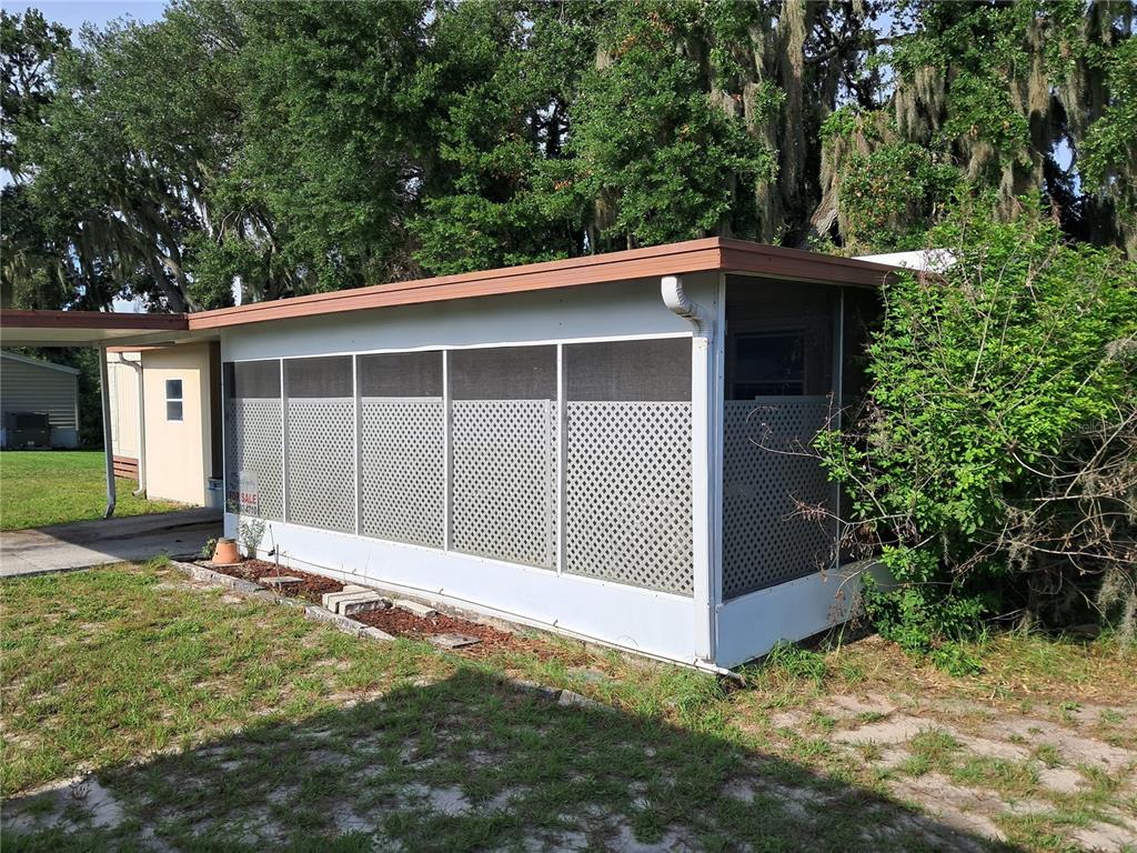 Screen room