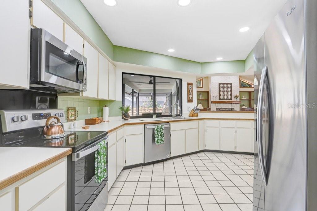 Kitchen connected to Family Room and Eat in Dining Space