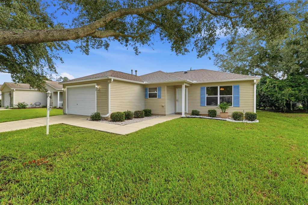 Front exterior:3565 Idlewood Loop exterior – Corpus Christi model home in Village of Summerhill, The Villages FL 32162