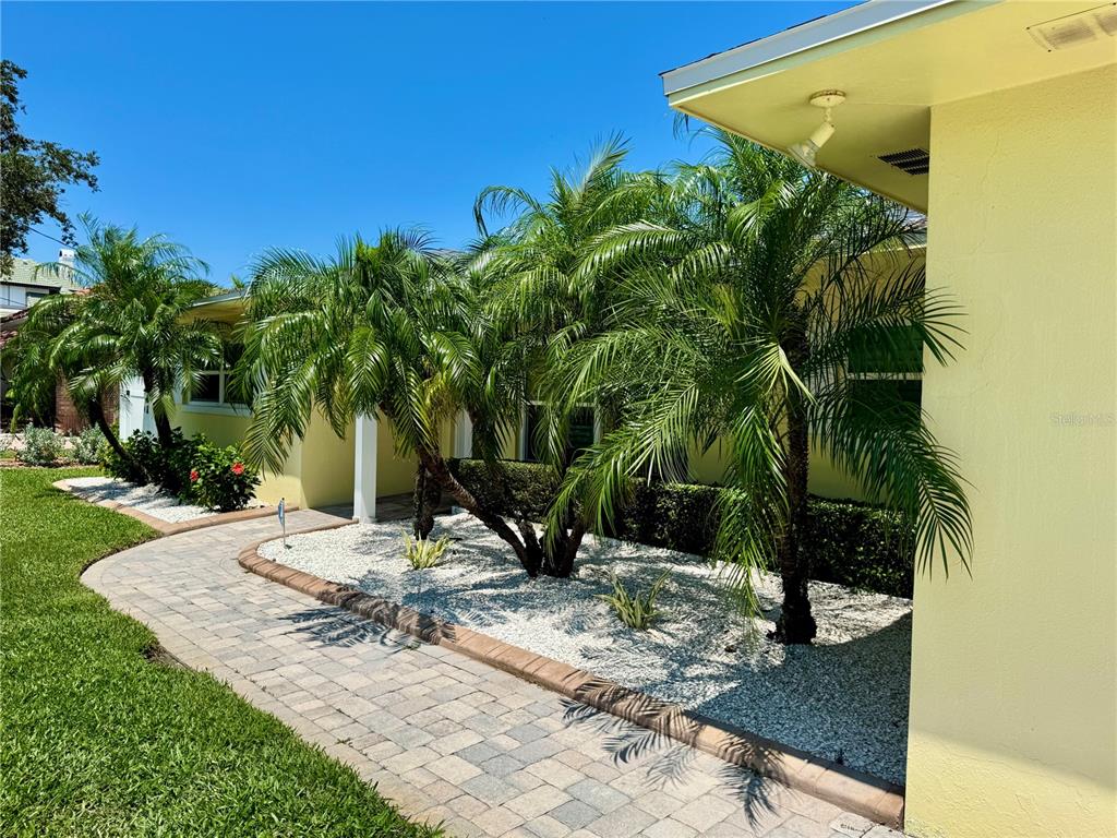 Property for sale at 902 OAKWOOD DRIVE, LARGO, FL, 33770